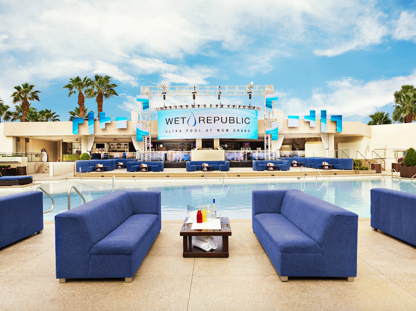 Poolside at the MGM Grand, Las Vegas - Liquid Blue Band